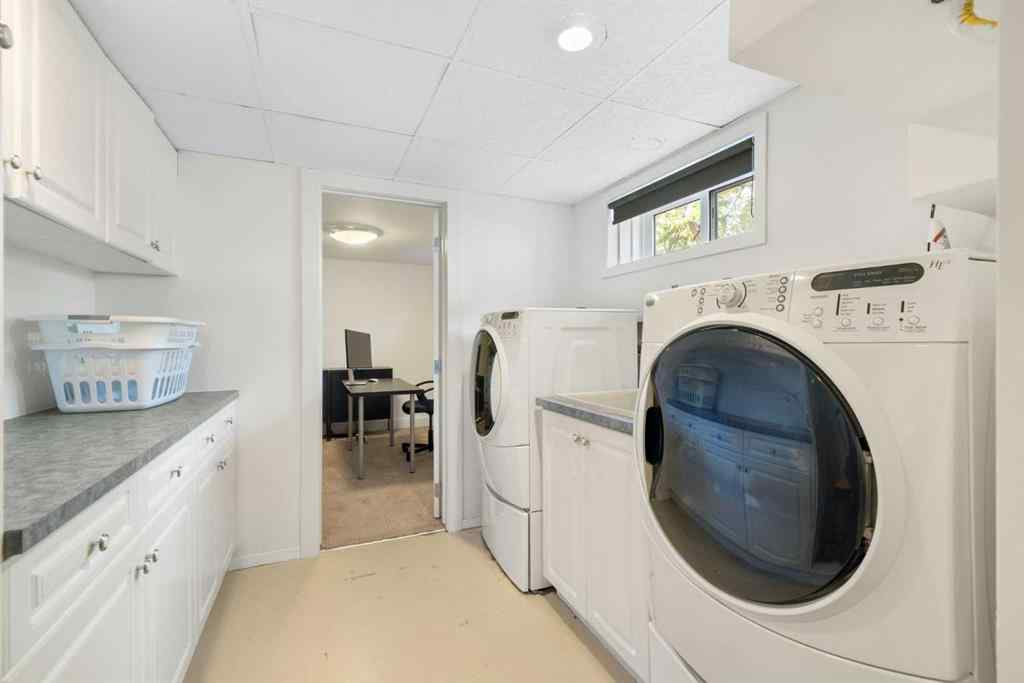 MLS® A2255753 - 28 Glamorgan Drive SW in Glamorgan Calgary, Residential