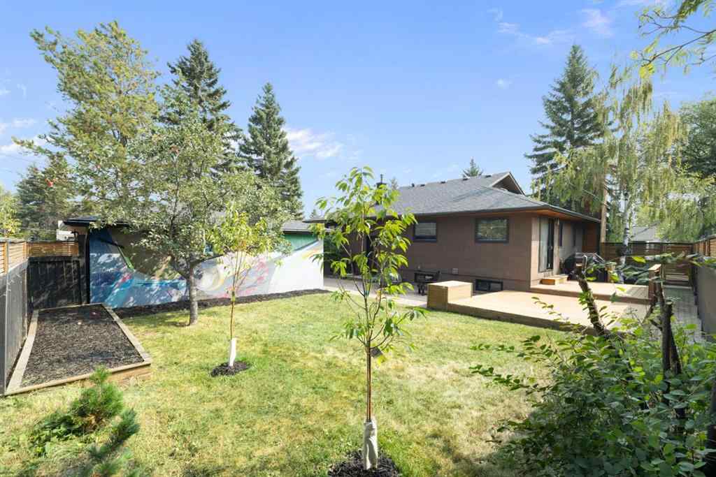 MLS® A2255753 - 28 Glamorgan Drive SW in Glamorgan Calgary, Residential