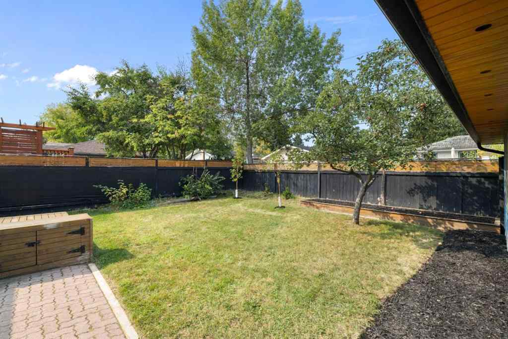 MLS® A2255753 - 28 Glamorgan Drive SW in Glamorgan Calgary, Residential