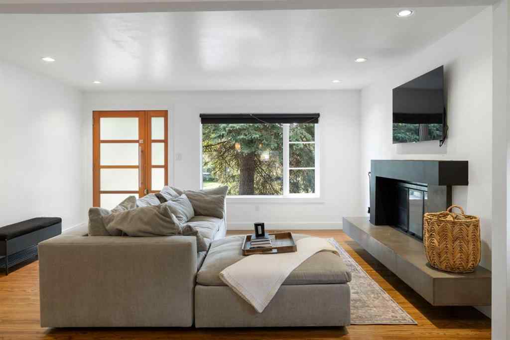MLS® A2255753 - 28 Glamorgan Drive SW in Glamorgan Calgary, Residential