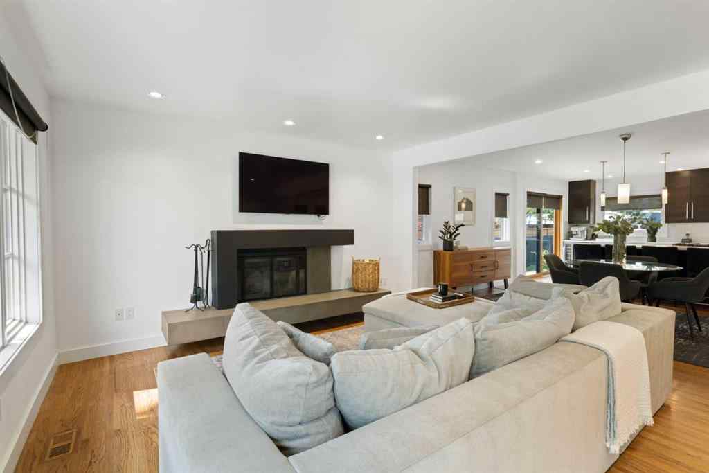 MLS® A2255753 - 28 Glamorgan Drive SW in Glamorgan Calgary, Residential