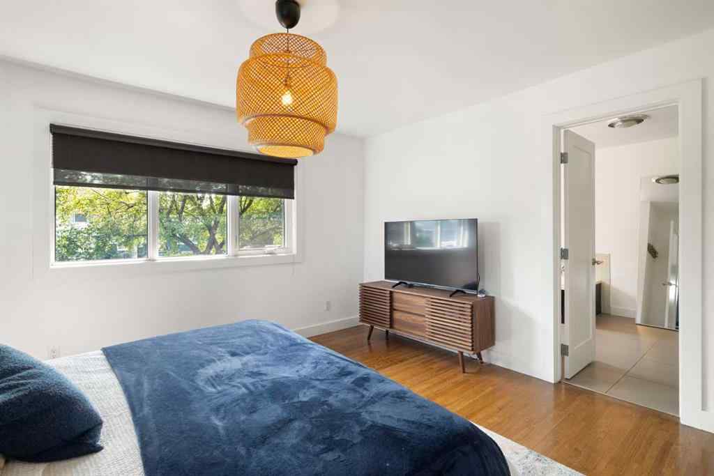 MLS® A2255753 - 28 Glamorgan Drive SW in Glamorgan Calgary, Residential