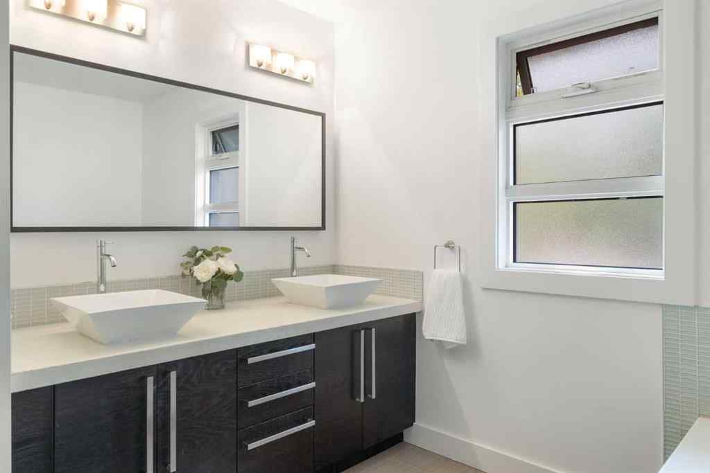 MLS® A2255753 - 28 Glamorgan Drive SW in Glamorgan Calgary, Residential