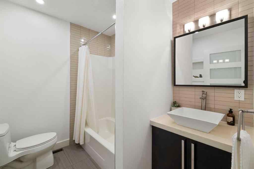 MLS® A2255753 - 28 Glamorgan Drive SW in Glamorgan Calgary, Residential