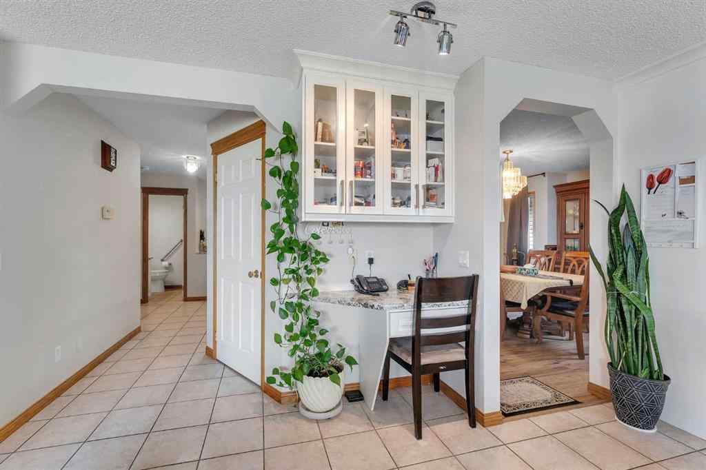 MLS® A2255755 - 220 Edgeridge Gardens NW in Edgemont Calgary, Residential
