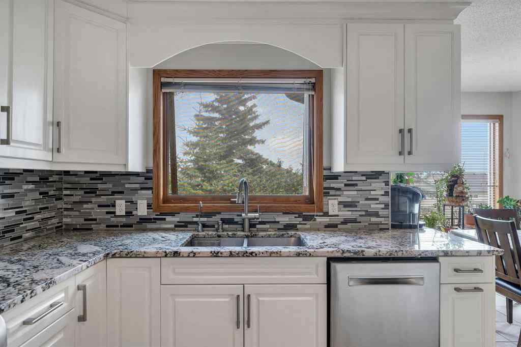 MLS® A2255755 - 220 Edgeridge Gardens NW in Edgemont Calgary, Residential