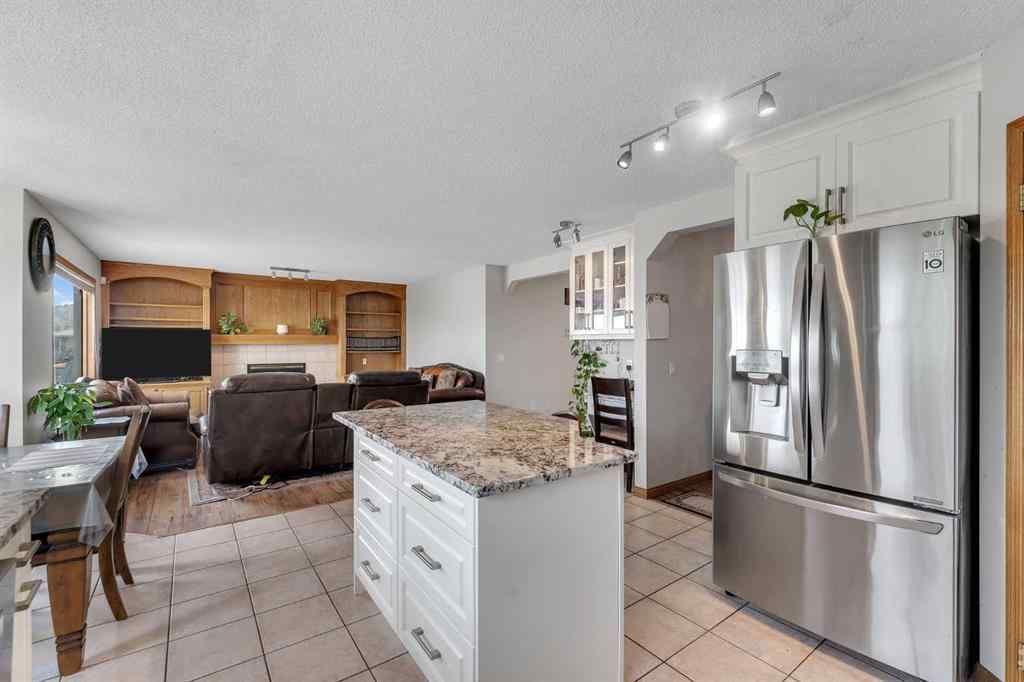 MLS® A2255755 - 220 Edgeridge Gardens NW in Edgemont Calgary, Residential