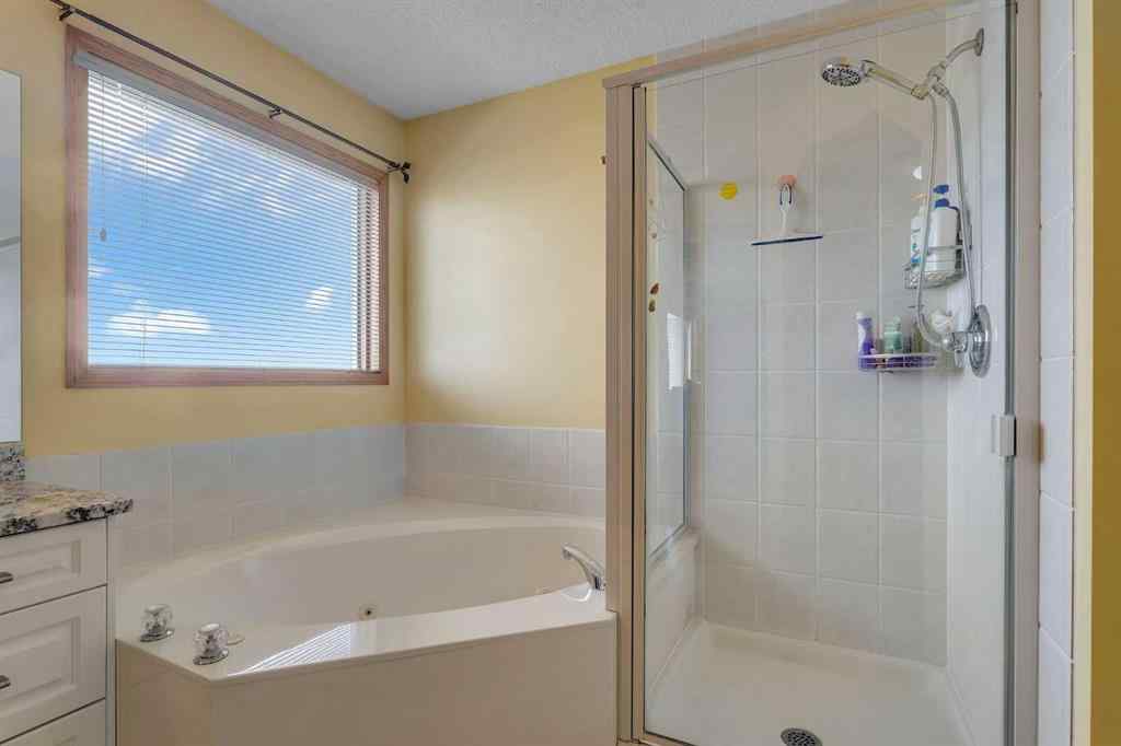 MLS® A2255755 - 220 Edgeridge Gardens NW in Edgemont Calgary, Residential