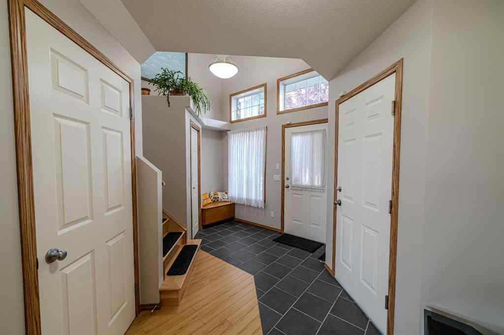 MLS® A2255767 - 192 Somerglen Common SW in Somerset Calgary, Residential