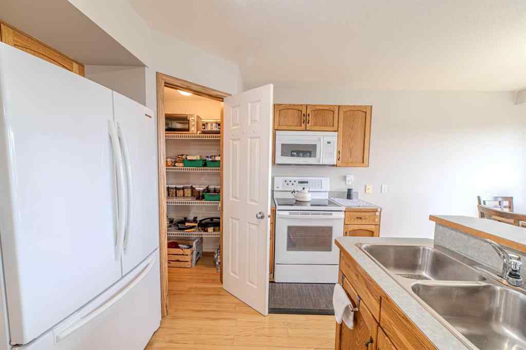 MLS® A2255767 - 192 Somerglen Common SW in Somerset Calgary, Residential