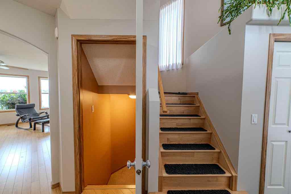 MLS® A2255767 - 192 Somerglen Common SW in Somerset Calgary, Residential