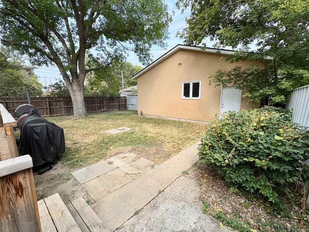 MLS® A2255769 - 1011 10 Avenue N in St Edwards Lethbridge, Residential