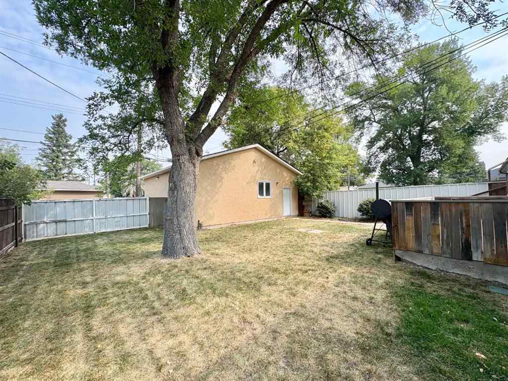 MLS® A2255769 - 1011 10 Avenue N in St Edwards Lethbridge, Residential