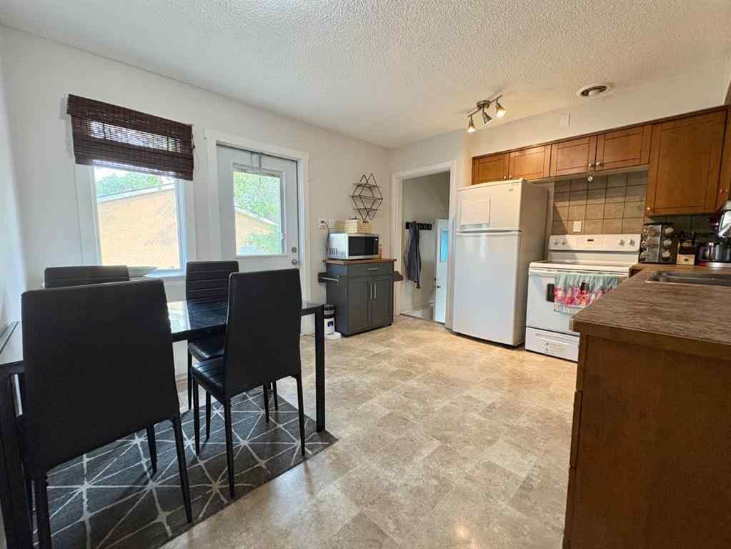 MLS® A2255769 - 1011 10 Avenue N in St Edwards Lethbridge, Residential