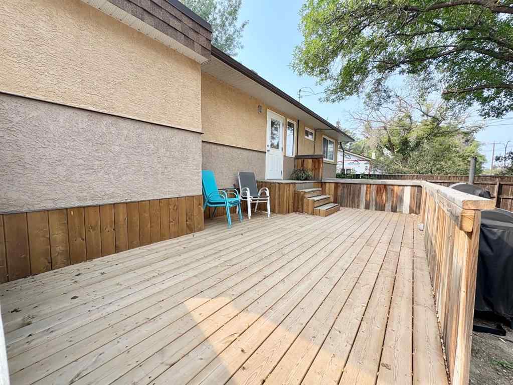 MLS® A2255769 - 1011 10 Avenue N in St Edwards Lethbridge, Residential