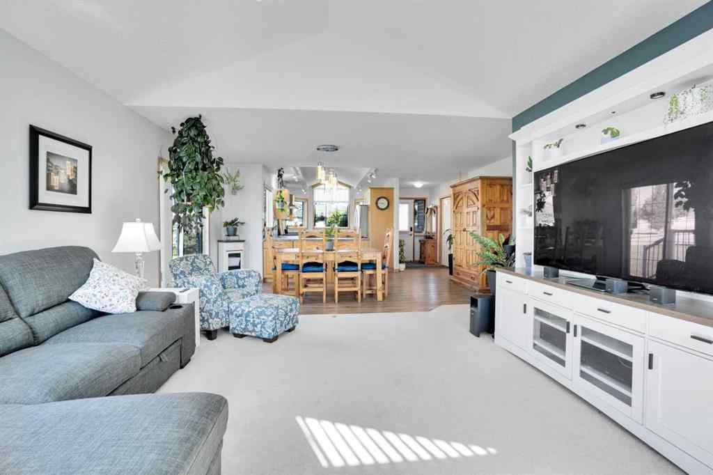 MLS® A2255791 - 633 Advent Bay  in Prince Of Peace Village Rural Rocky View County, Residential