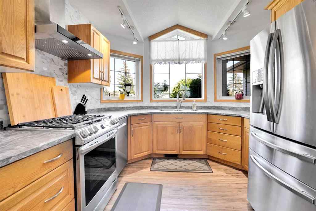MLS® A2255791 - 633 Advent Bay  in Prince Of Peace Village Rural Rocky View County, Residential