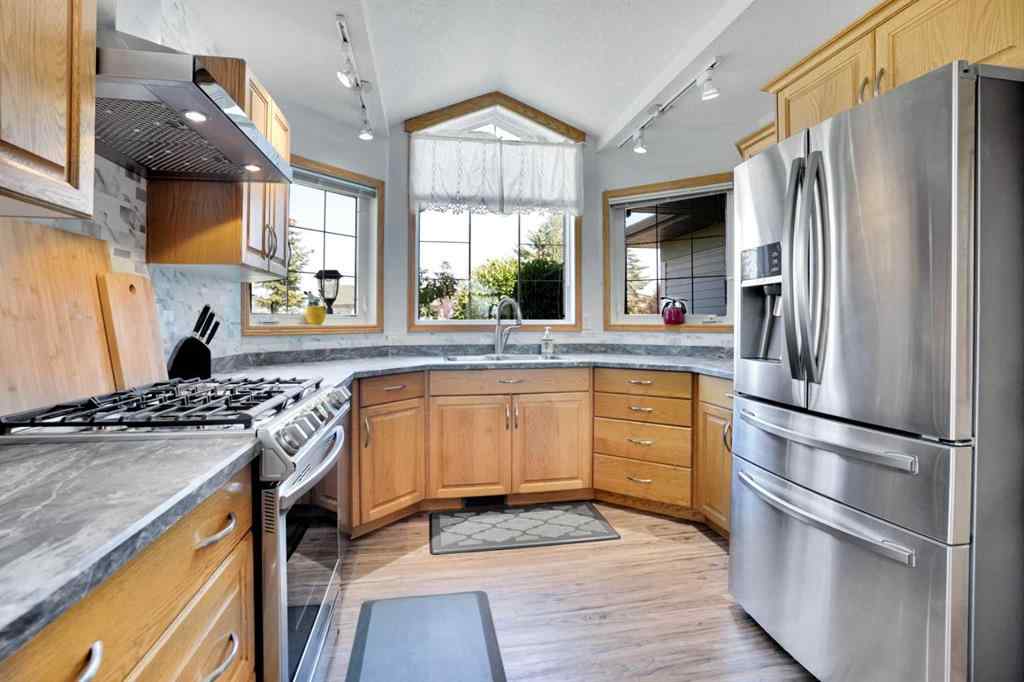 MLS® A2255791 - 633 Advent Bay  in Prince Of Peace Village Rural Rocky View County, Residential
