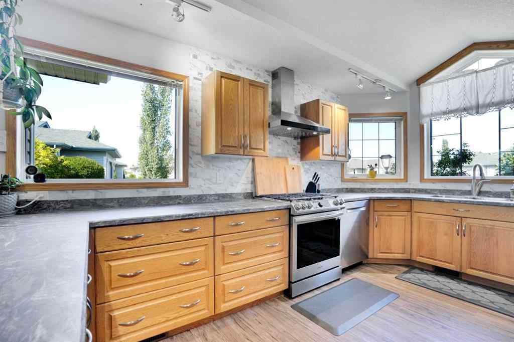 MLS® A2255791 - 633 Advent Bay  in Prince Of Peace Village Rural Rocky View County, Residential