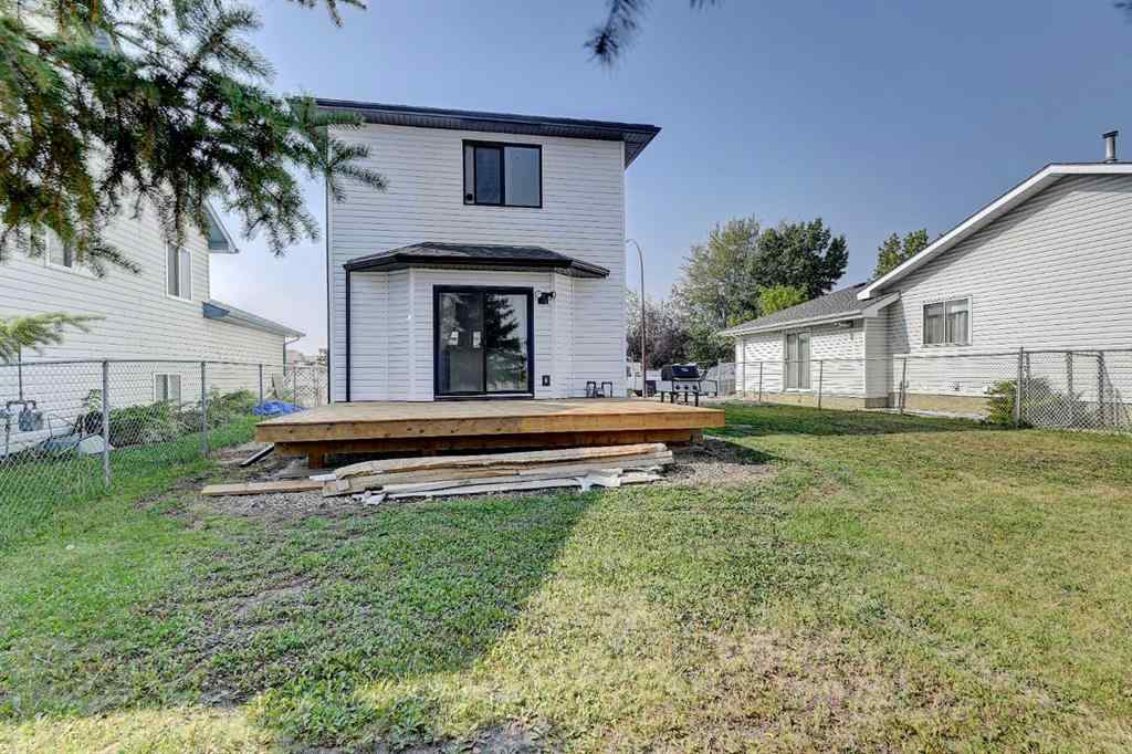 MLS® A2255807 - 9429 92 A Street  in Smith Grande Prairie, Residential