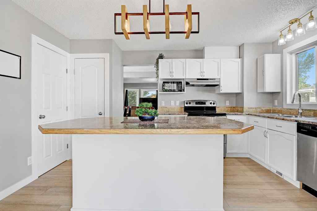 MLS® A2255807 - 9429 92 A Street  in Smith Grande Prairie, Residential
