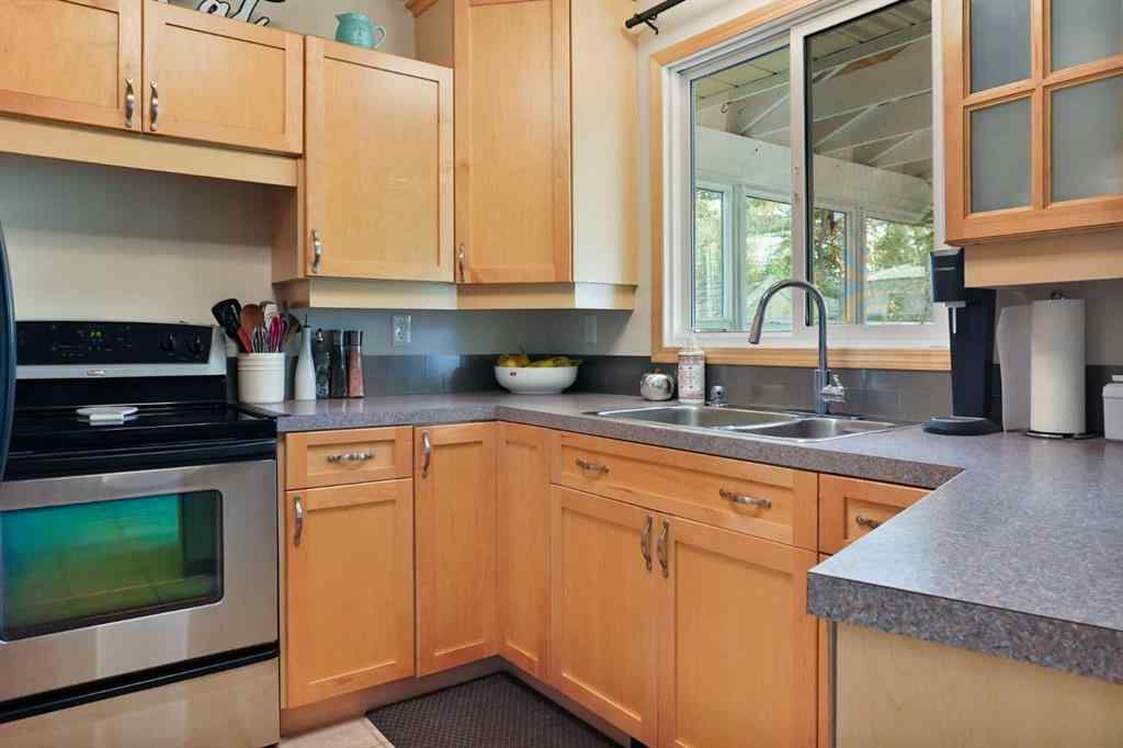 MLS® A2255814 - 15 Sheridan Place W in Varsity Village Lethbridge, Residential