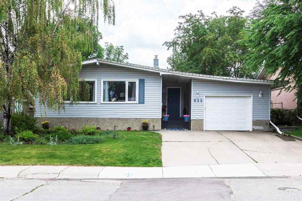 MLS® A2255815 - 823 Cannell Road SW in Canyon Meadows Calgary, Residential