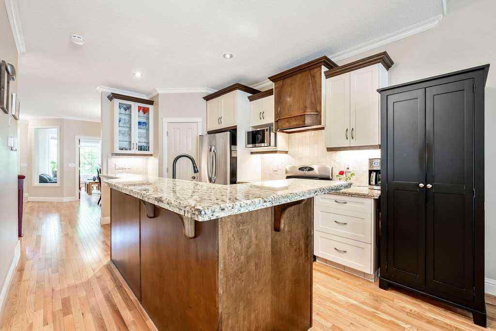MLS® A2255817 - 608 12 Avenue NE in Renfrew Calgary, Residential