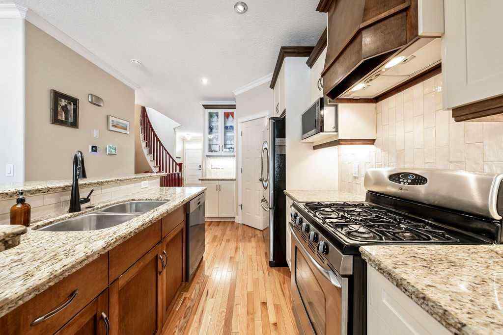 MLS® A2255817 - 608 12 Avenue NE in Renfrew Calgary, Residential