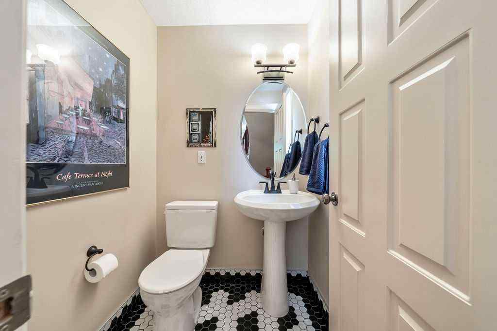 MLS® A2255817 - 608 12 Avenue NE in Renfrew Calgary, Residential