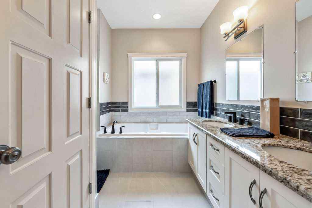MLS® A2255817 - 608 12 Avenue NE in Renfrew Calgary, Residential