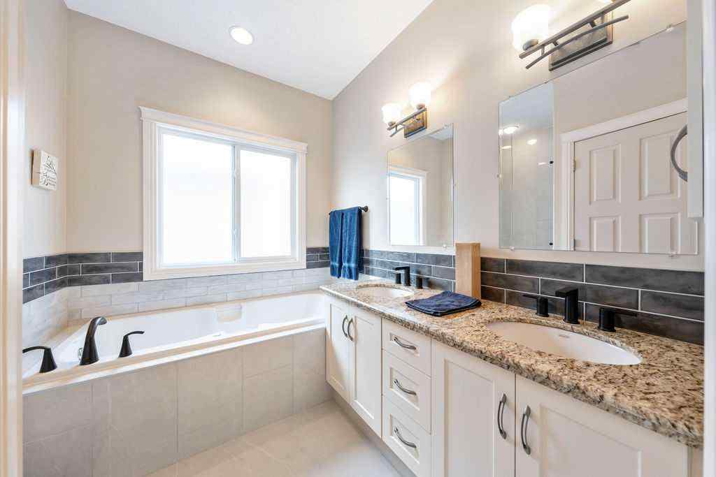 MLS® A2255817 - 608 12 Avenue NE in Renfrew Calgary, Residential