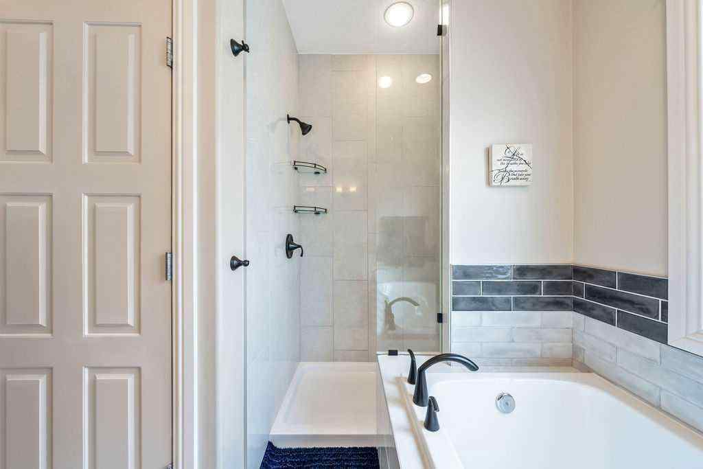 MLS® A2255817 - 608 12 Avenue NE in Renfrew Calgary, Residential