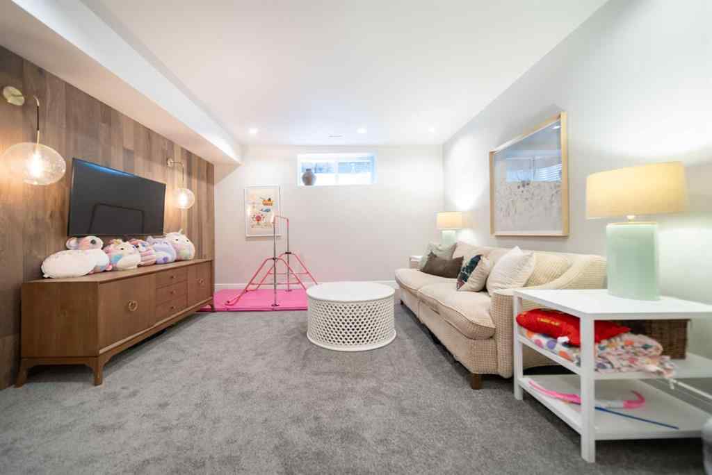MLS® A2255819 - 3731 43 Street SW in Glenbrook Calgary, Residential