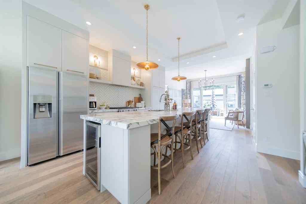 MLS® A2255819 - 3731 43 Street SW in Glenbrook Calgary, Residential
