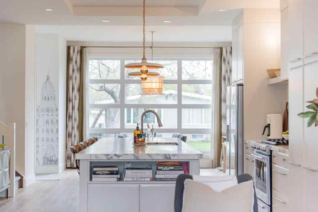 MLS® A2255819 - 3731 43 Street SW in Glenbrook Calgary, Residential