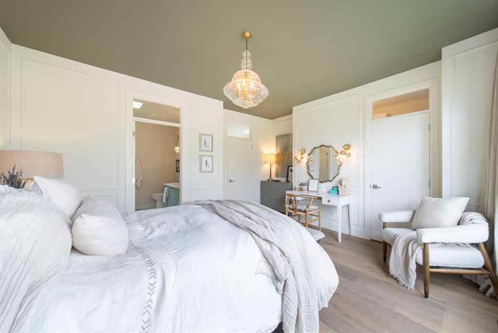 MLS® A2255819 - 3731 43 Street SW in Glenbrook Calgary, Residential