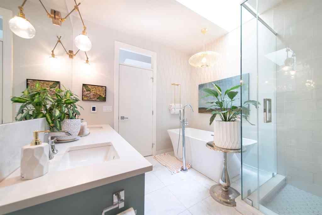 MLS® A2255819 - 3731 43 Street SW in Glenbrook Calgary, Residential