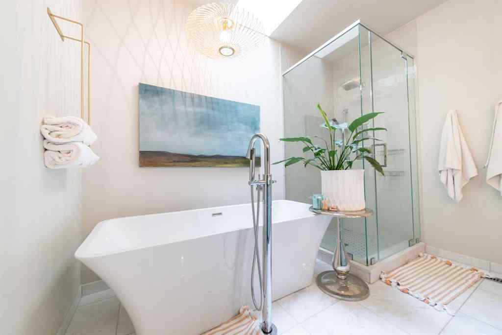 MLS® A2255819 - 3731 43 Street SW in Glenbrook Calgary, Residential