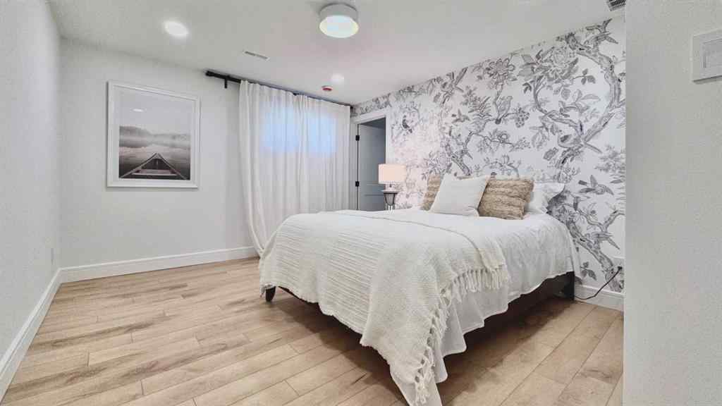 MLS® A2255822 - 2332 Uxbridge Drive NW in University Heights Calgary, Residential