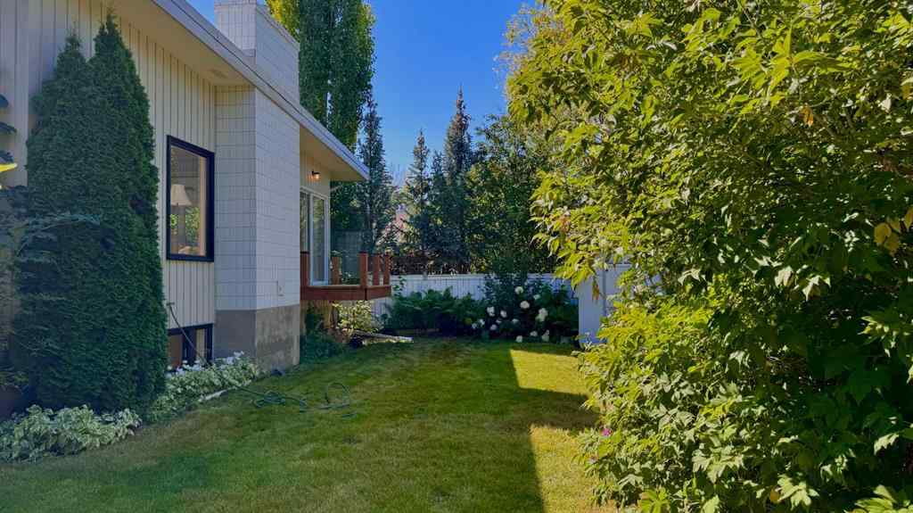 MLS® A2255822 - 2332 Uxbridge Drive NW in University Heights Calgary, Residential