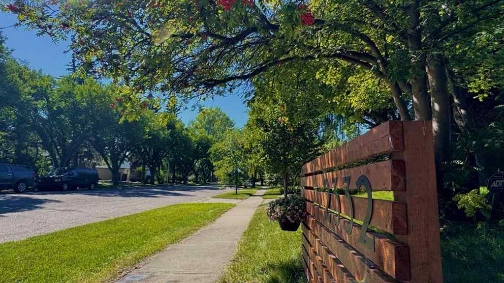 MLS® A2255822 - 2332 Uxbridge Drive NW in University Heights Calgary, Residential