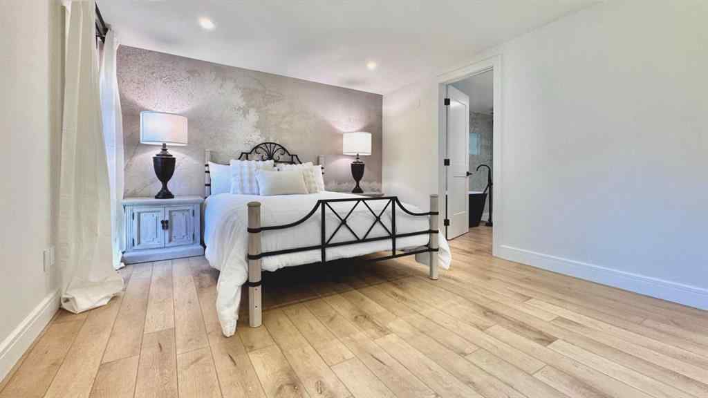 MLS® A2255822 - 2332 Uxbridge Drive NW in University Heights Calgary, Residential