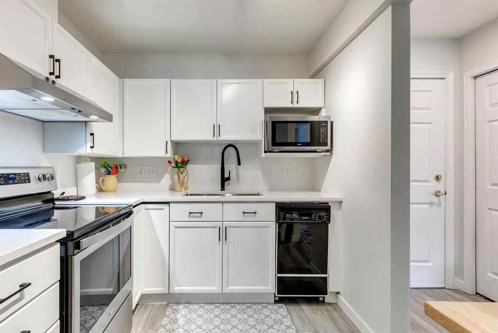 MLS® A2255824 - 1305 Sienna Park Green SW in Signal Hill Calgary, Residential