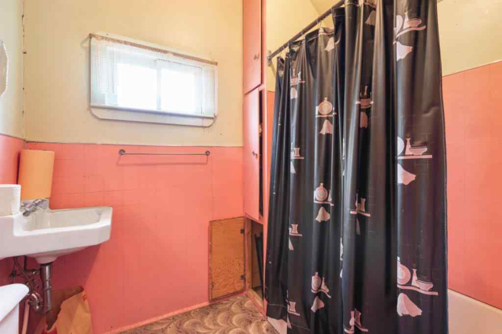 MLS® A2255826 - 5120 50 Street  in Daysland Daysland, Commercial