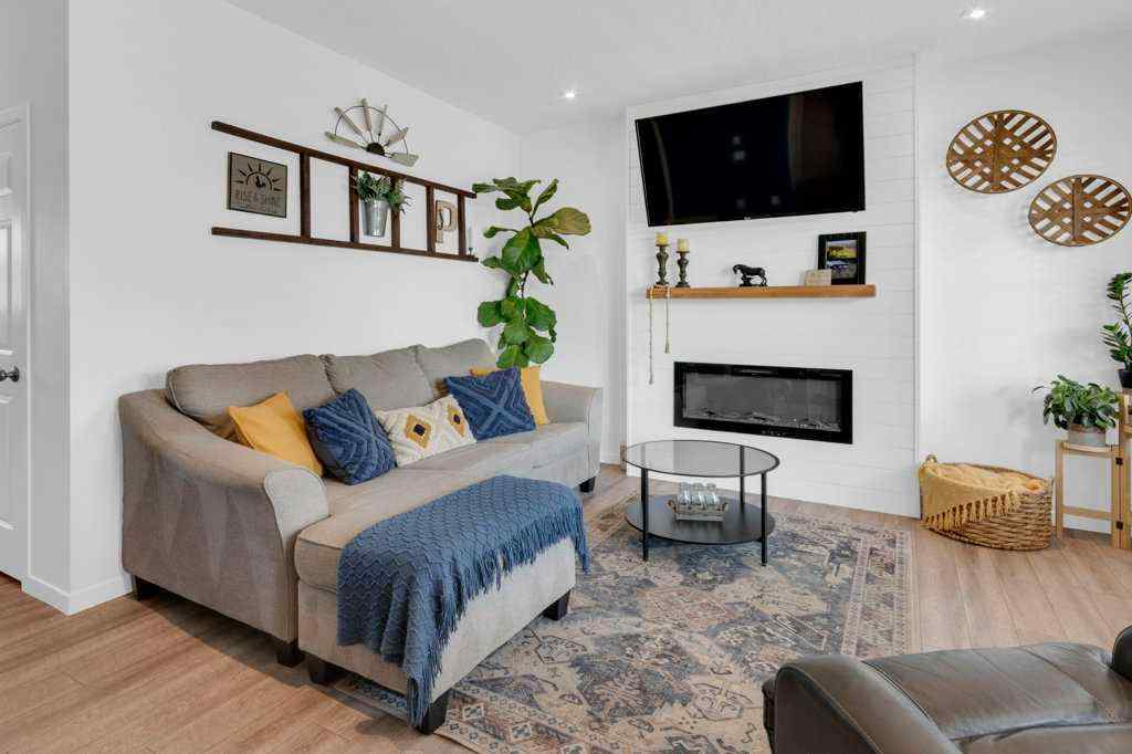 MLS® A2255831 - 204 Vista Drive  in NONE Crossfield, Residential