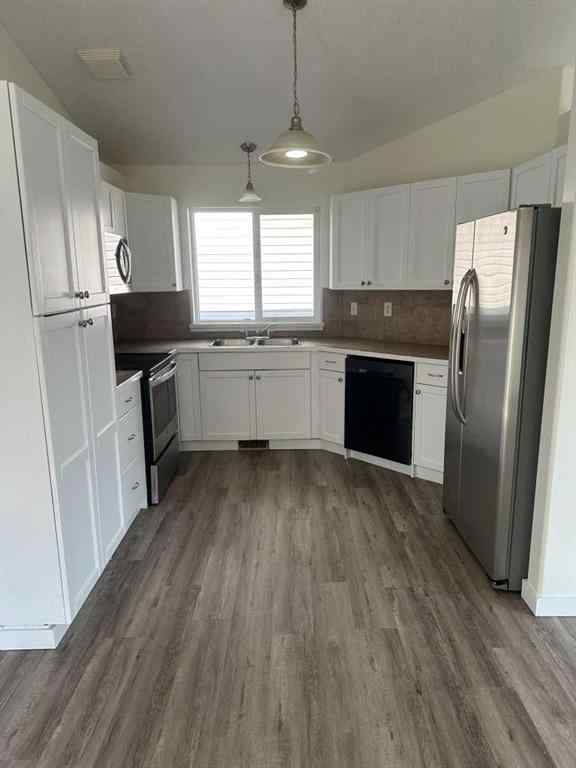 MLS® A2255841 - 320 Tartan Circle W in West Highlands Lethbridge, Rental