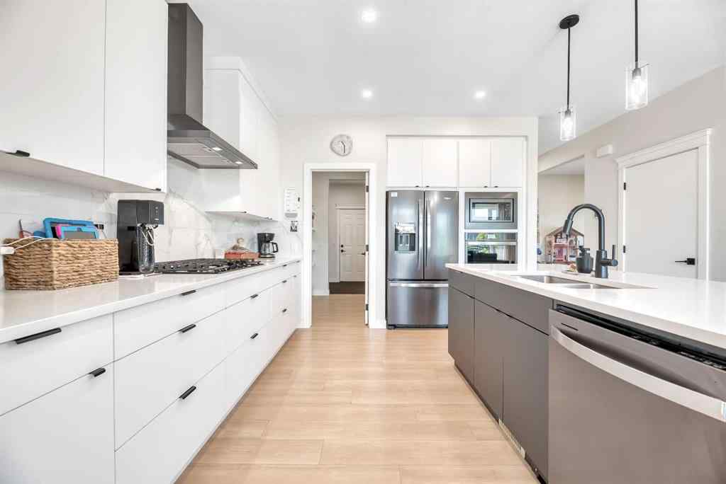 MLS® A2255855 - 656 Reynolds Crescent SW in Coopers Crossing Airdrie, Residential
