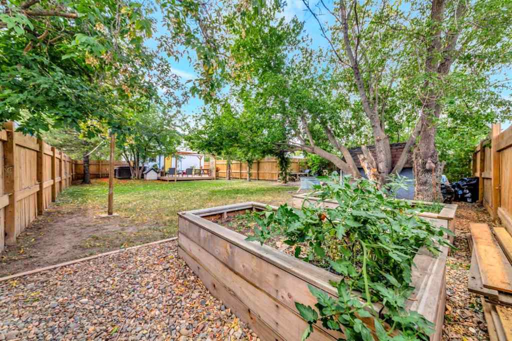 MLS® A2255857 - 4828 42 Street  in Larsen Grove Lloydminster, Residential