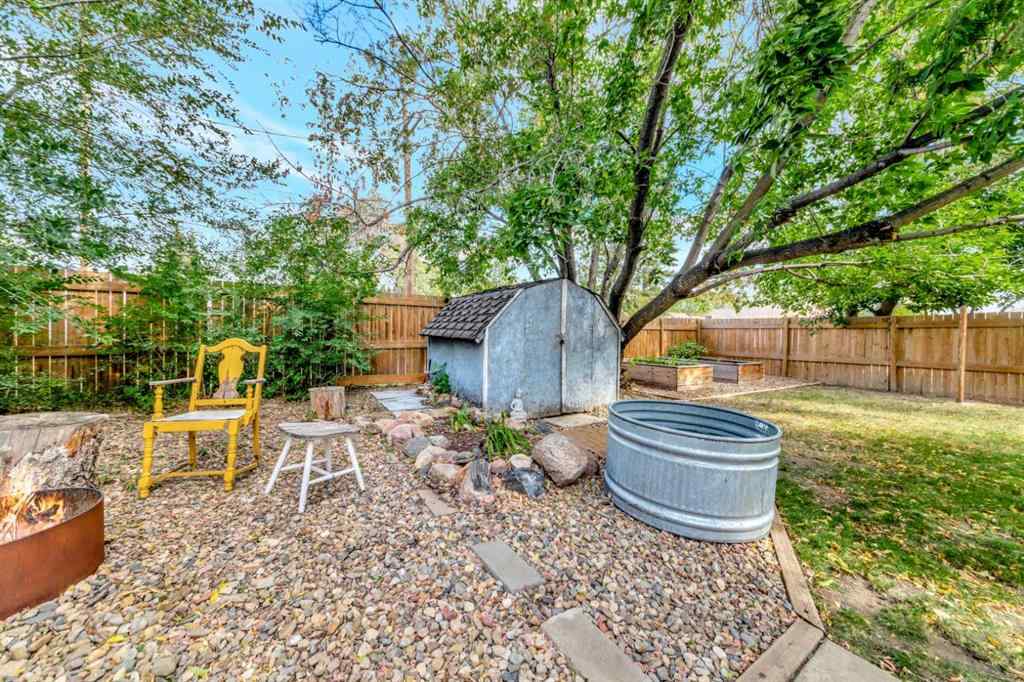 MLS® A2255857 - 4828 42 Street  in Larsen Grove Lloydminster, Residential